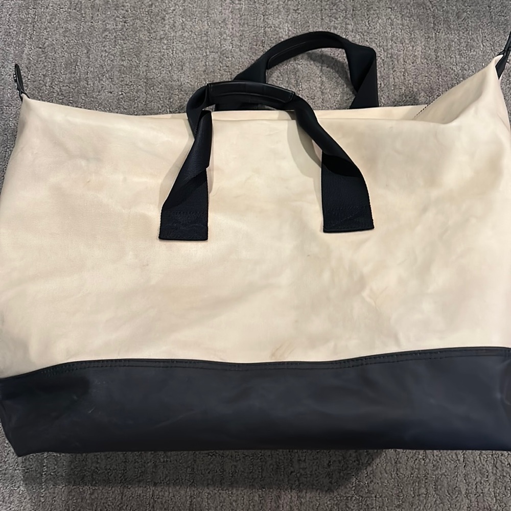 Lulu lemon cream gym/travel/duffel bag